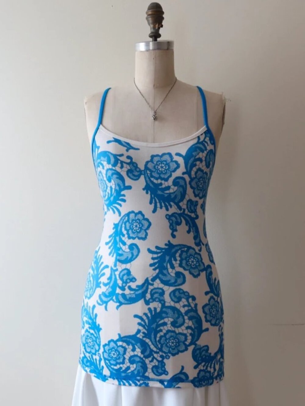 Vintage Y2K Lululemon Blue Floral Tank Top Built In Bra Size 4